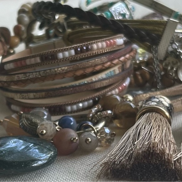 ✨ Chico’s Boho Jewelry Bundle – 16 Pieces + Surprise Mix - Picture 5 of 5
